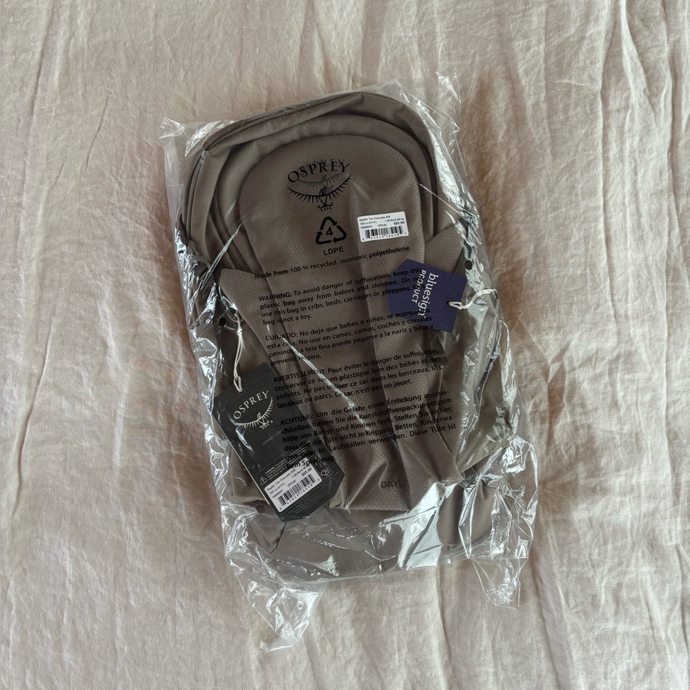 OSPREY NWT Daylite “Concrete Gray” Backpack - Picture 2 of 7